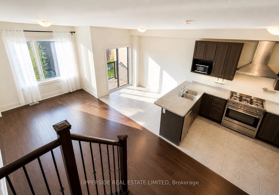 52-vantage-loop-street-newmarket-ontario-n13096004