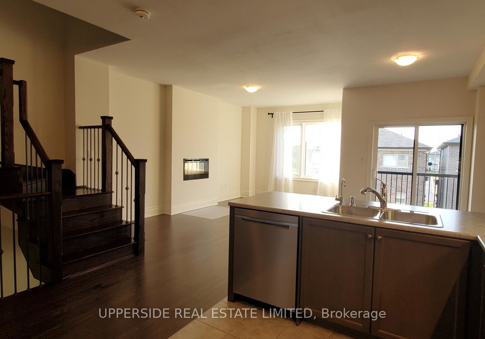 52-vantage-loop-street-newmarket-ontario-n13096004