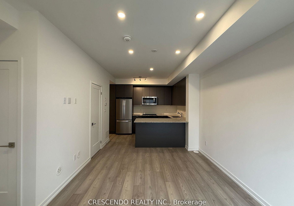 18-lytham-green-circle-newmarket-ontario-n13096492