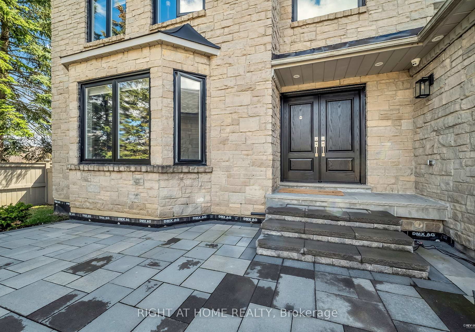 1092-stonehaven-avenue-newmarket-ontario-n13097412