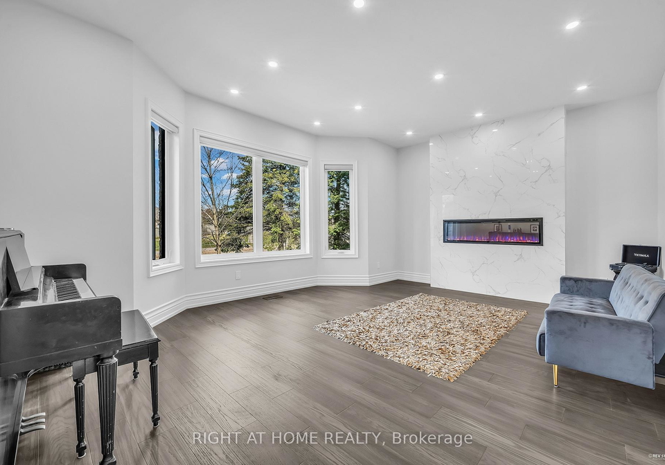 1092-stonehaven-avenue-newmarket-ontario-n13097412