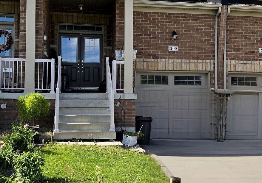 200-roy-harper-avenue-aurora-ontario-n13101770
