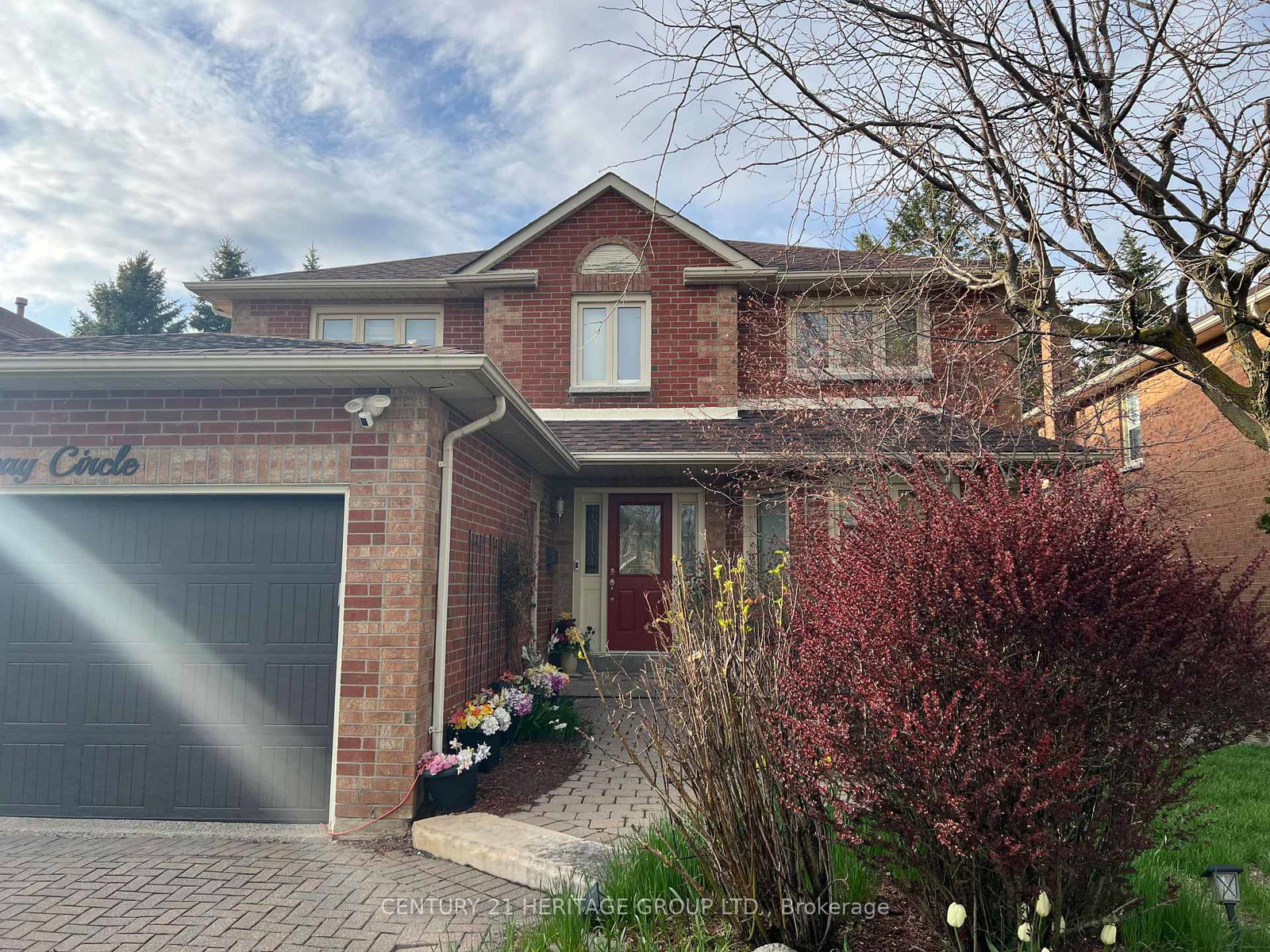 238-glenway-circle-newmarket-ontario-n13105160