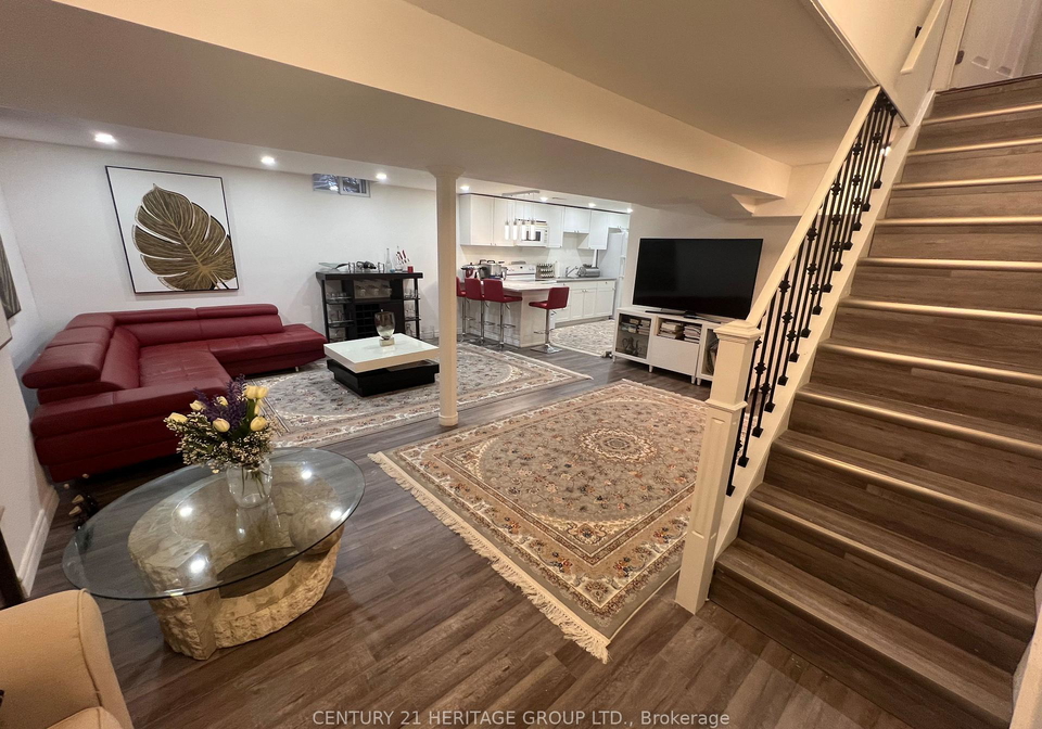 238-glenway-circle-newmarket-ontario-n13105160