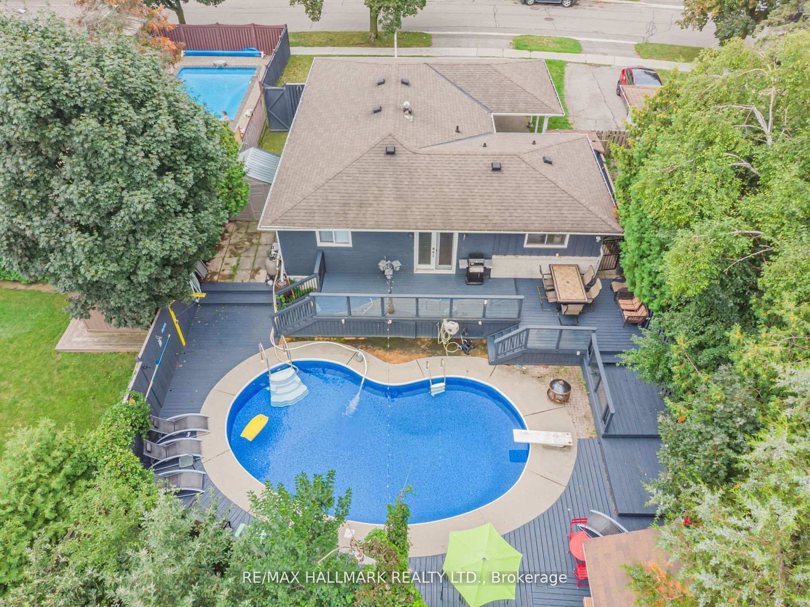 4-devins-drive-aurora-ontario-n13105416
