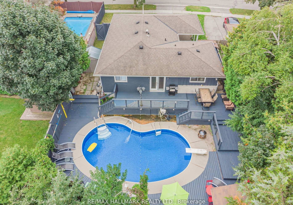 4-devins-drive-aurora-ontario-n13105416