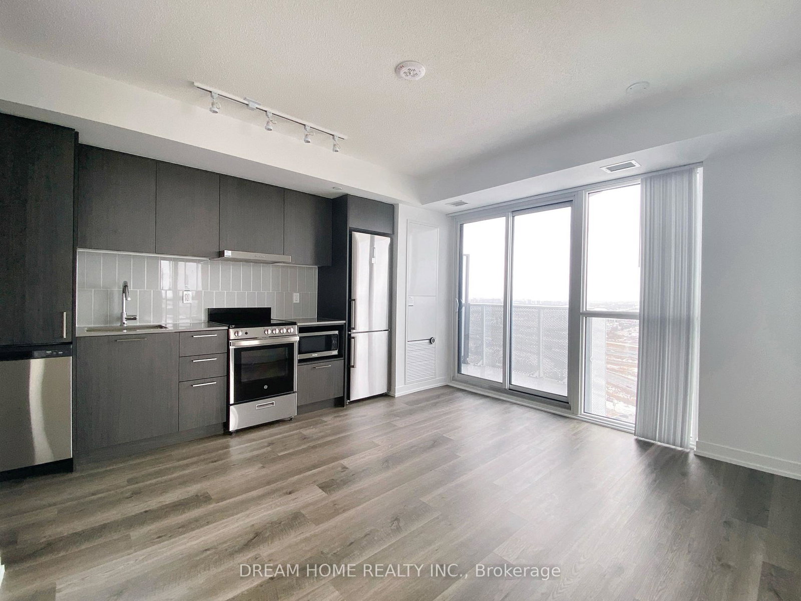 195-commerce-street-vaughan-ontario-n13105680