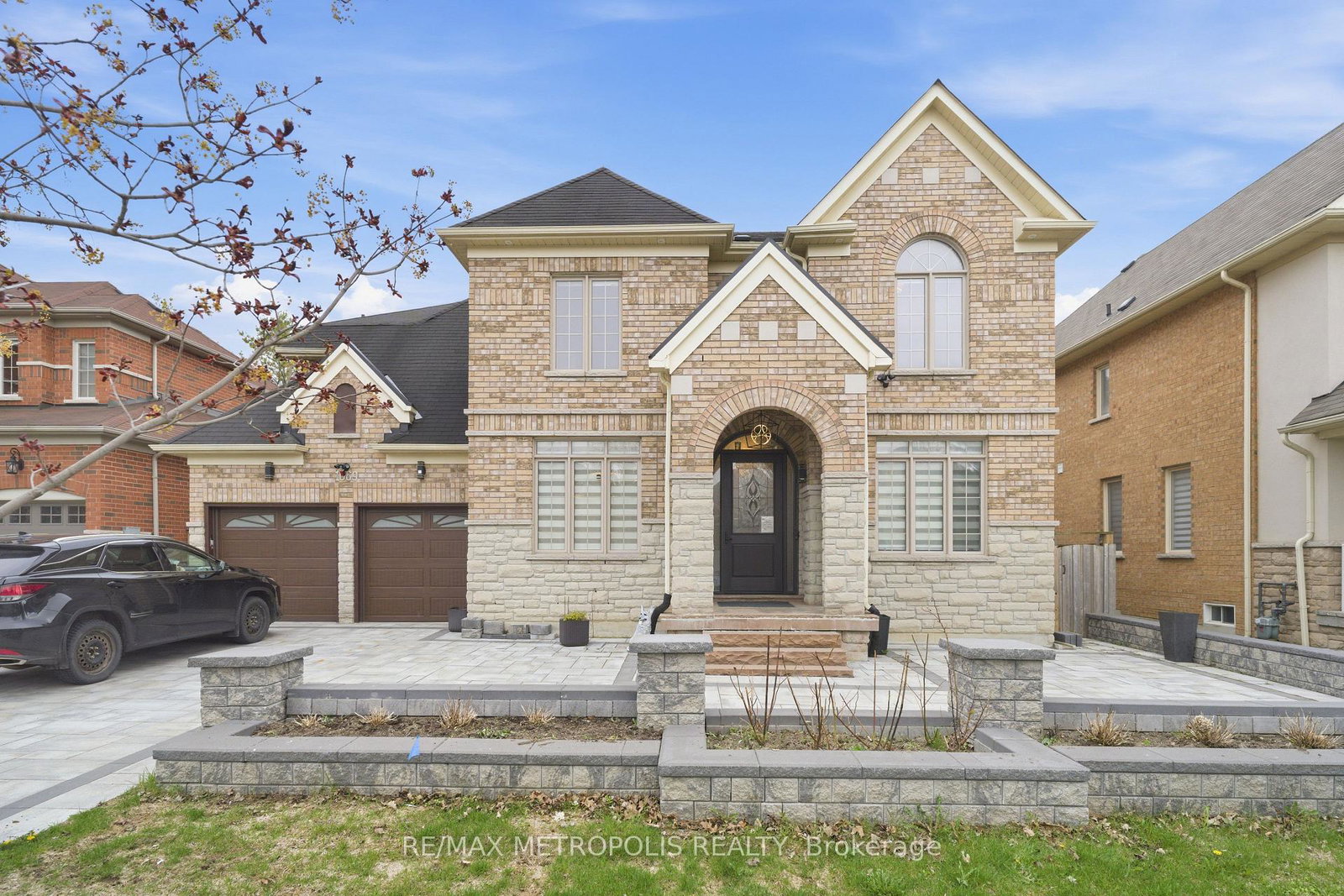 1069-nellie-little-crescent-newmarket-ontario-n13105770