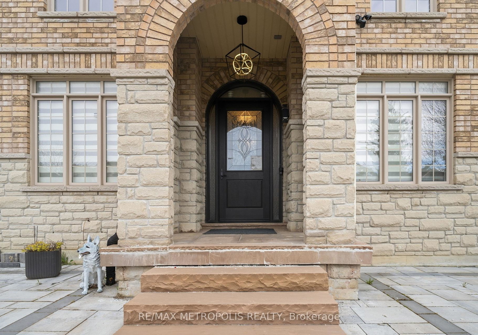 1069-nellie-little-crescent-newmarket-ontario-n13105770