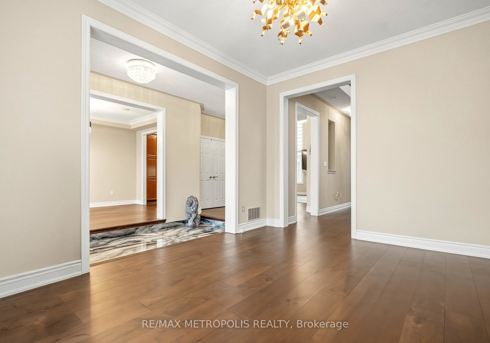 1069-nellie-little-crescent-newmarket-ontario-n13105770