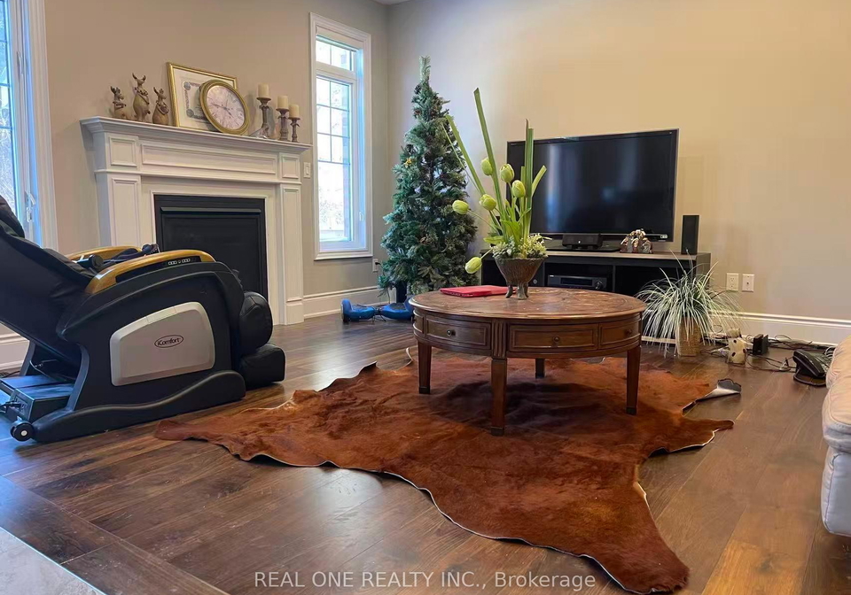 82-warren-mcbride-crescent-aurora-ontario-n13108598