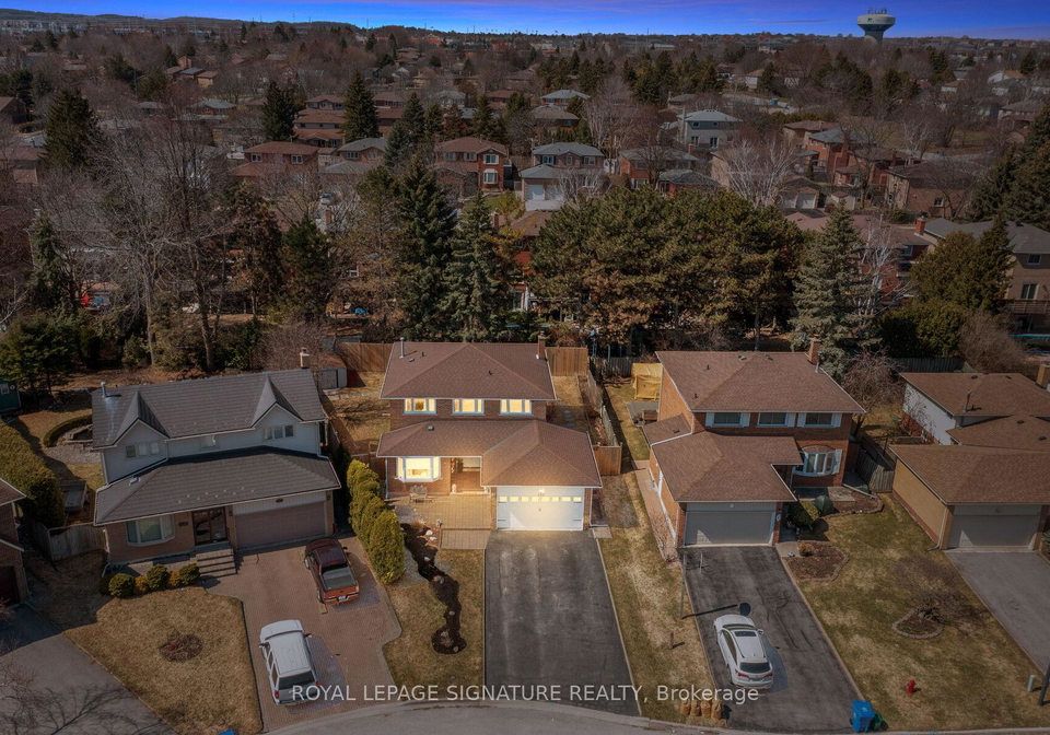250-plymouth-trail-newmarket-ontario-n13110686