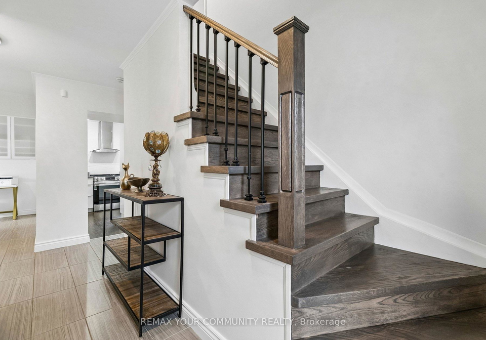 201-lloyd-avenue-newmarket-ontario-n13111448
