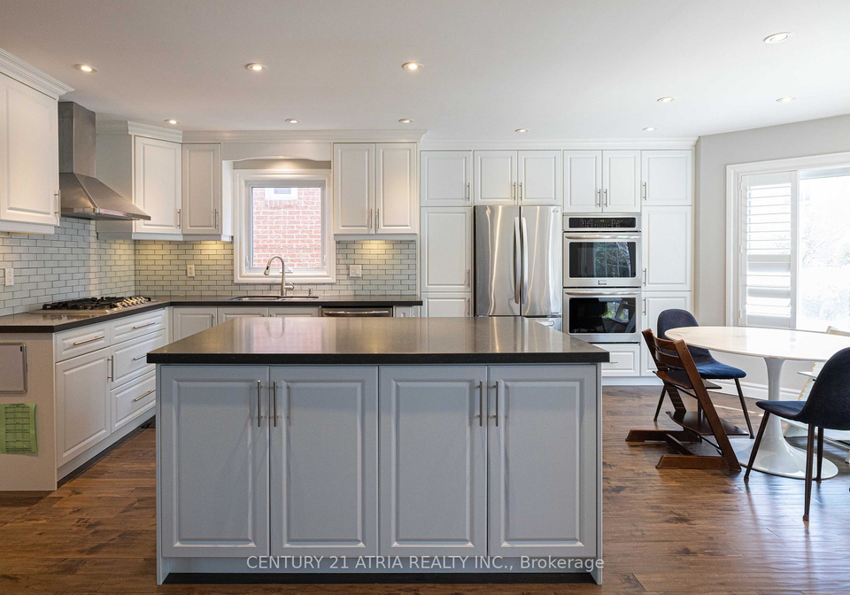 35-versailles-court-richmond-hill-ontario-n13112378