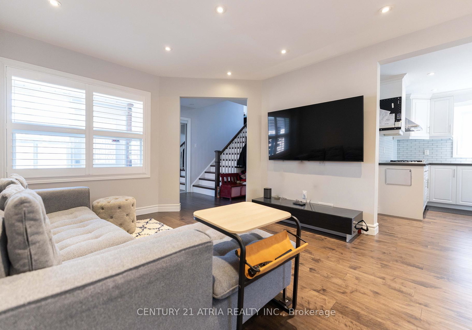 35-versailles-court-richmond-hill-ontario-n13112378