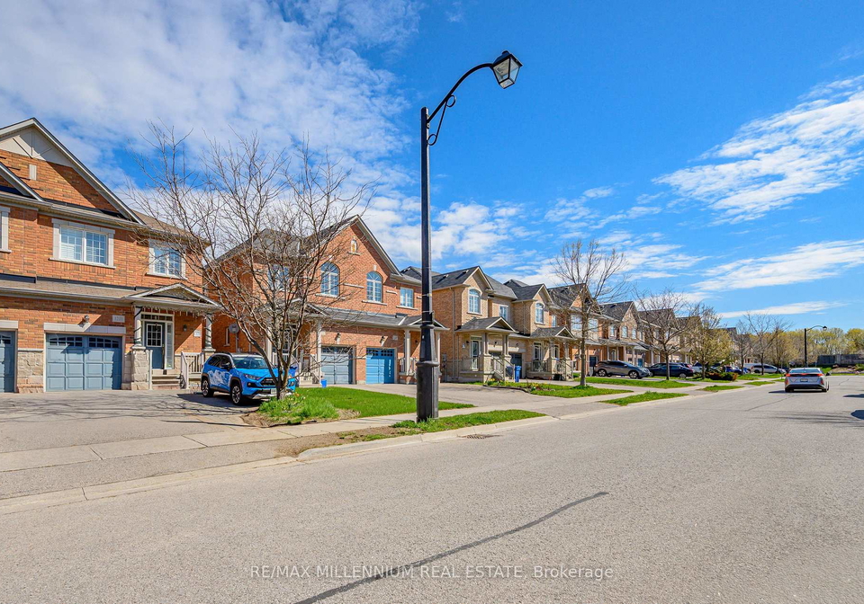 1211-mccron-crescent-newmarket-ontario-n13113414
