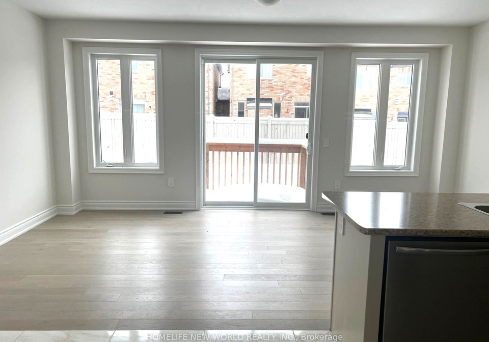 105-kenneth-rogers-crescent-east-gwillimbury-ontario-n13113876