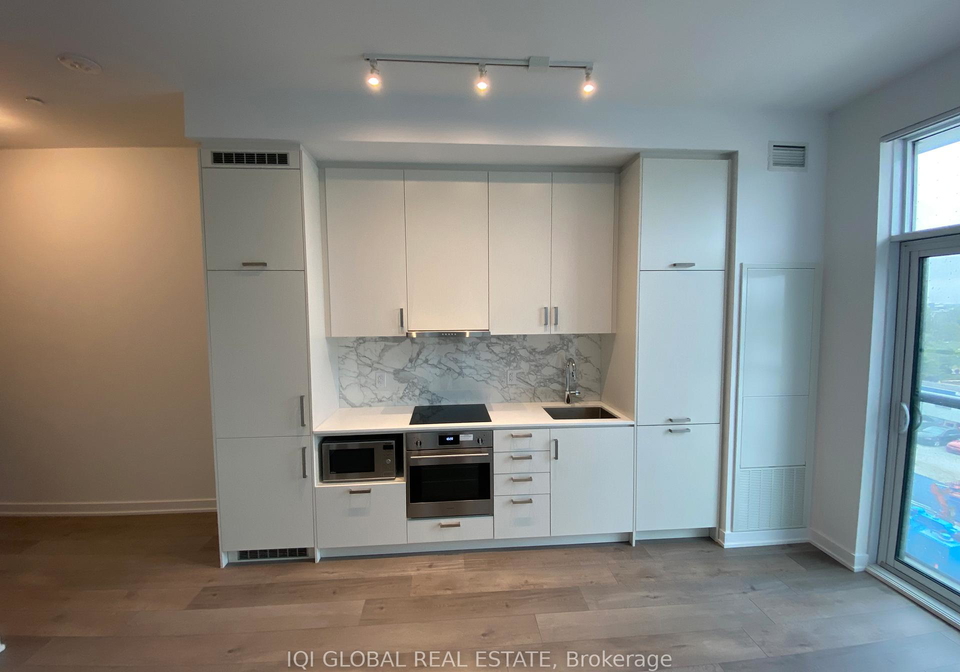60-honeycrisp-crescent-e-vaughan-ontario-n13114452