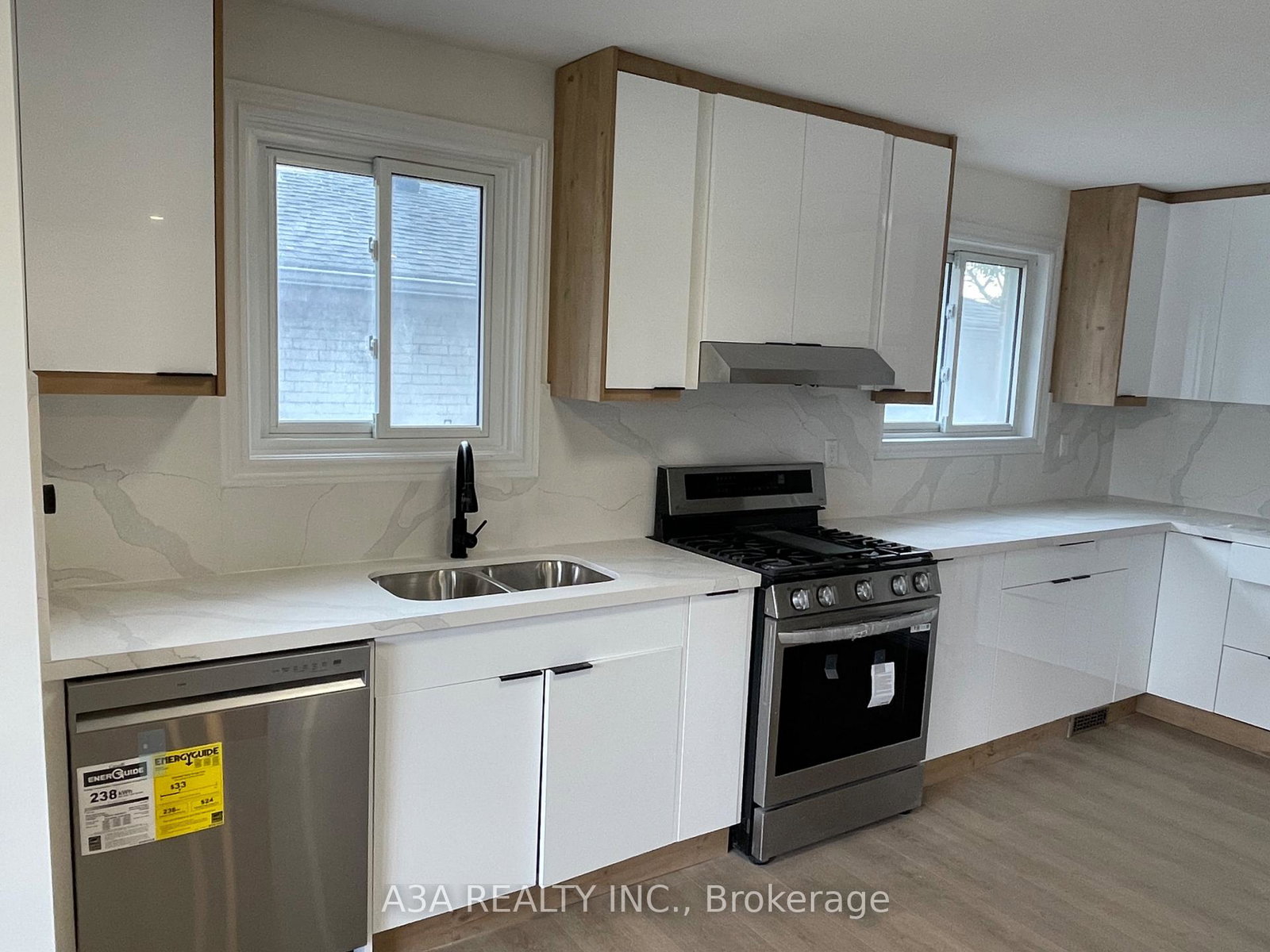 5-navan-crescent-aurora-ontario-n13114698