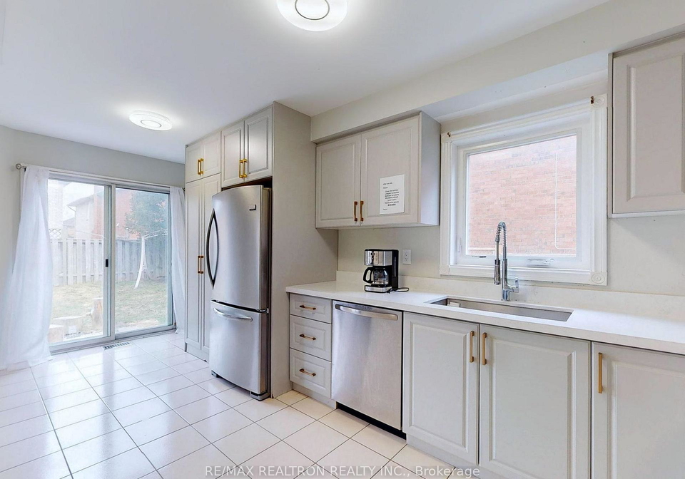 8-estoril-street-richmond-hill-ontario-n13115436
