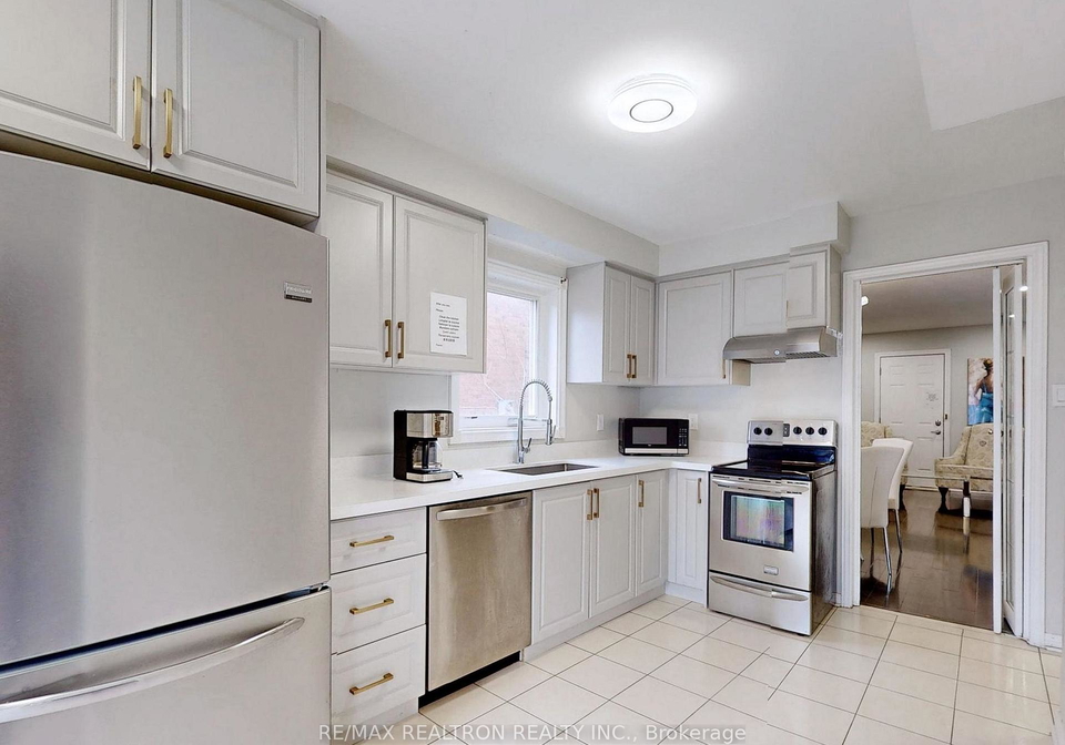 8-estoril-street-richmond-hill-ontario-n13115436