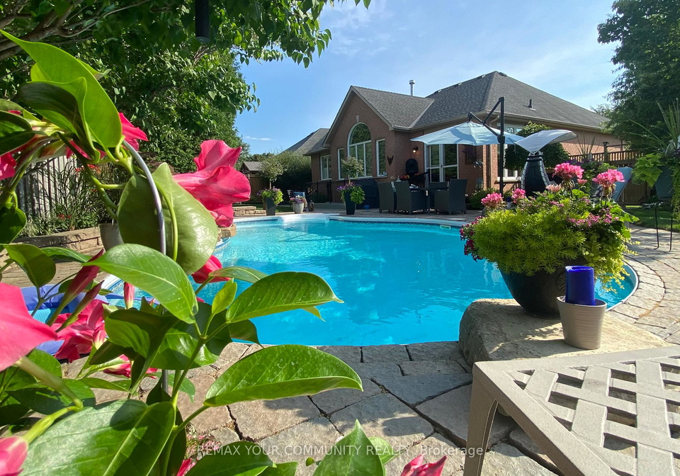 863-shadrach-drive-newmarket-ontario-n13117020