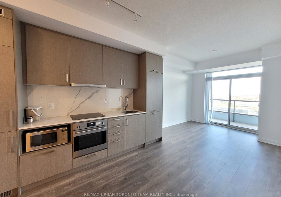 60-honeycrisp-crescent-vaughan-ontario-n13119010