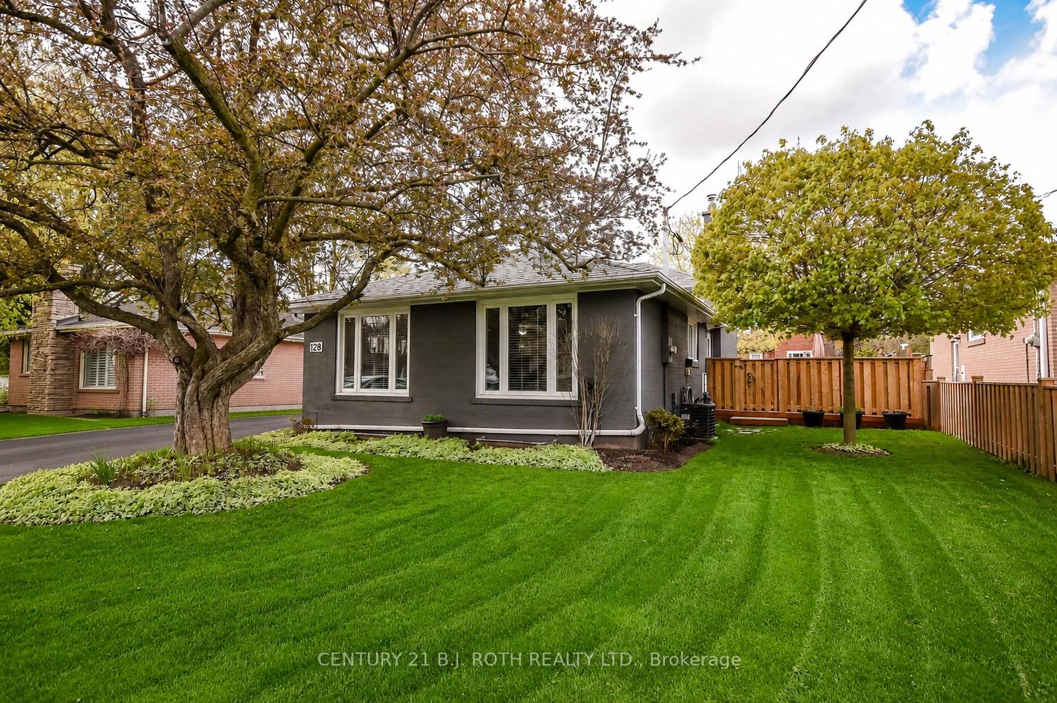 128-cherrywood-drive-newmarket-ontario-n13121366