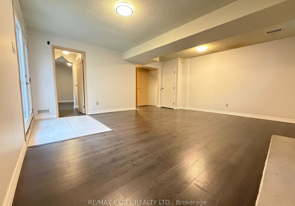 240-yorkshire-drive-newmarket-ontario-n13126124