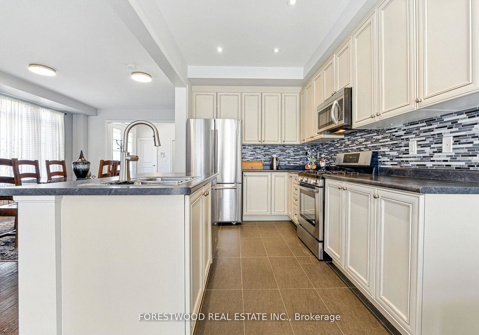 634-sweetwater-crescent-newmarket-ontario-n13126568