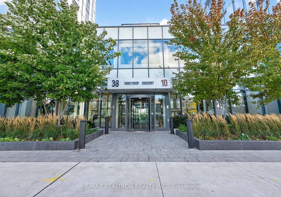 10-honeycrisp-crescent-vaughan-ontario-n13129368