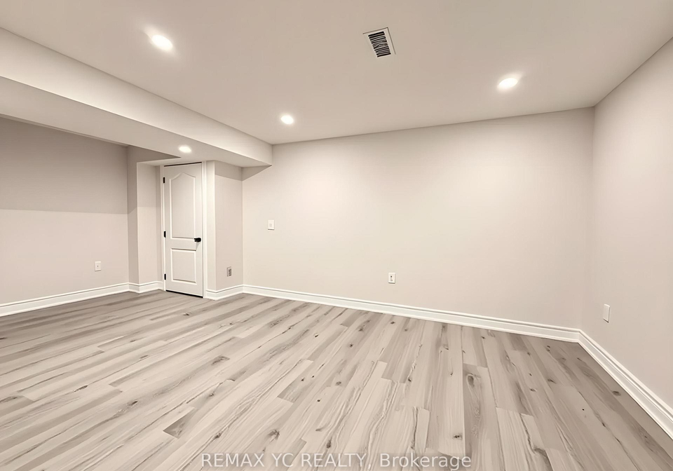 402-handley-crescent-newmarket-ontario-n13130808