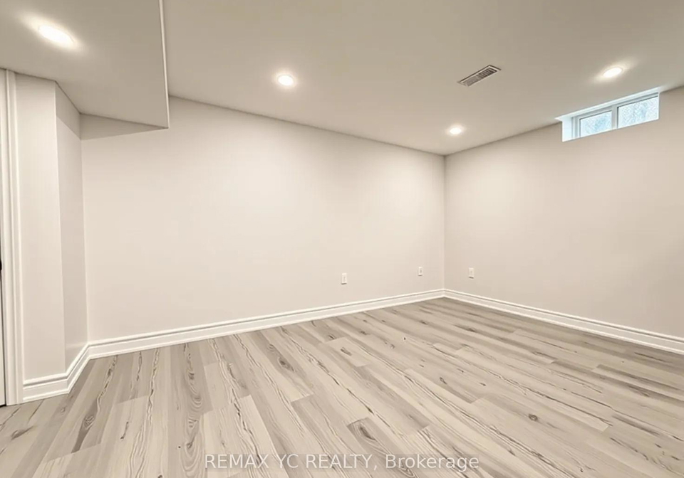 402-handley-crescent-newmarket-ontario-n13130808