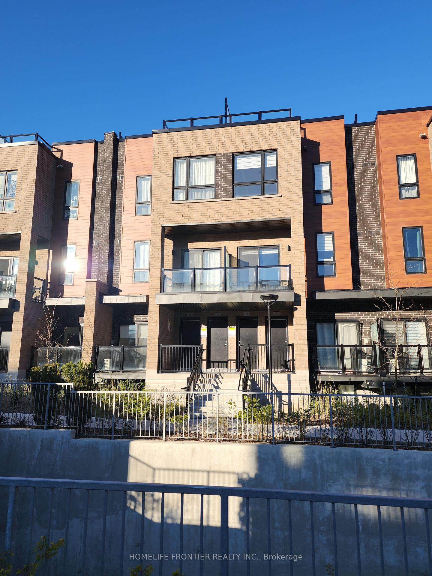15-lytham-green-circle-newmarket-ontario-n13133442