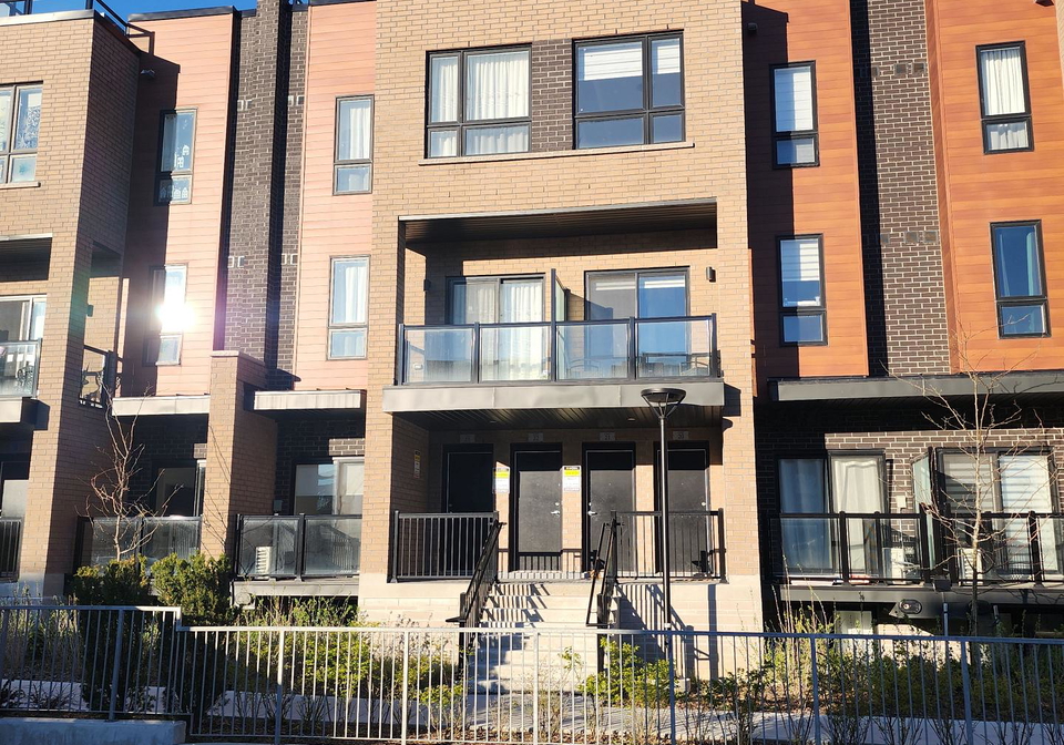 15-lytham-green-circle-newmarket-ontario-n13133442