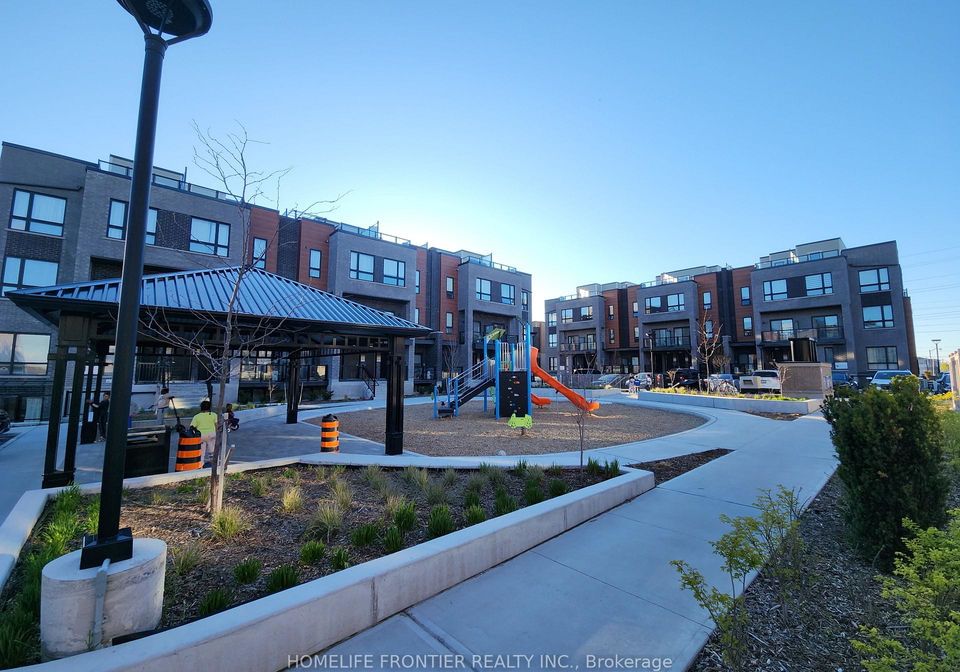 15-lytham-green-circle-newmarket-ontario-n13133442