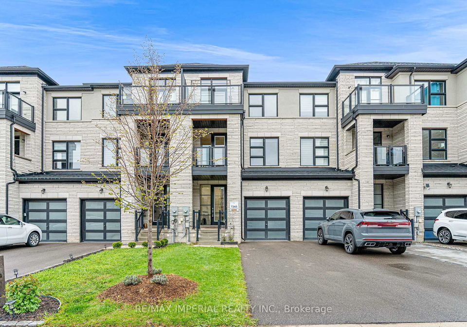 242-vermont-avenue-newmarket-ontario-n13133622