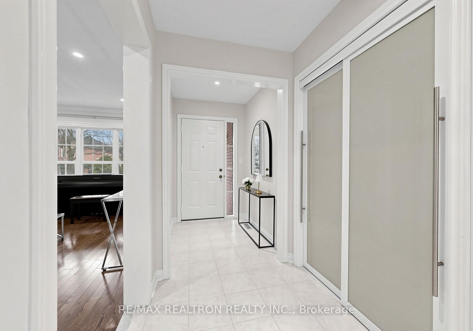 8-loyal-blue-crescent-richmond-hill-ontario-n13134572