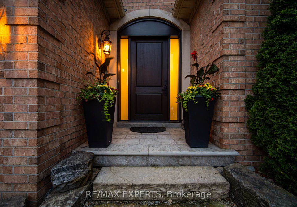 904-damascus-court-newmarket-ontario-n13134740