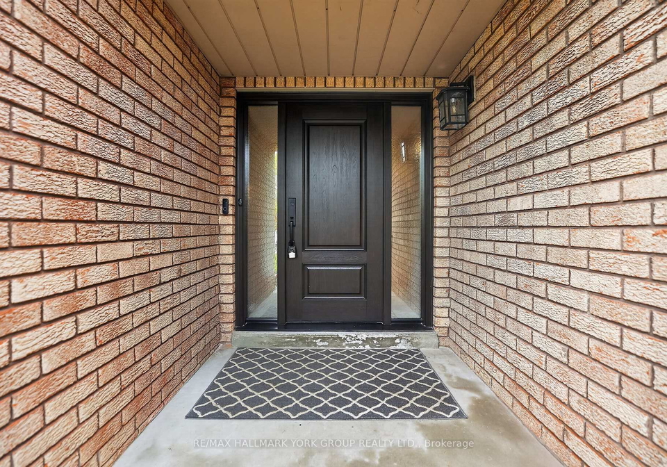 136-nelson-circle-newmarket-ontario-n13136672