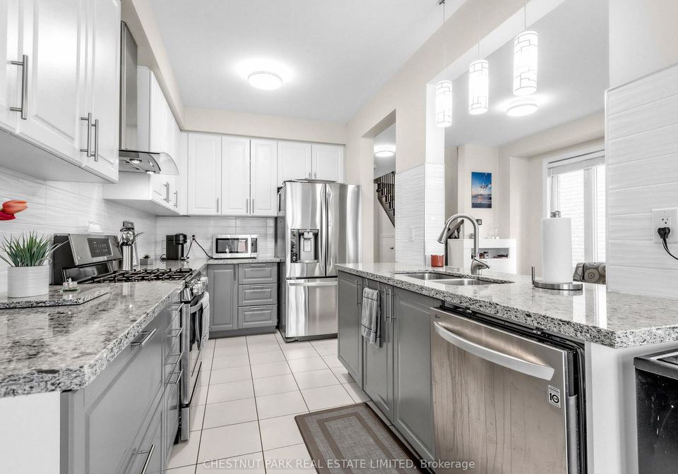 11-constable-street-aurora-ontario-n13137436