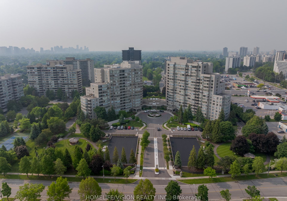 7-townsgate-drive-vaughan-ontario-n13138864