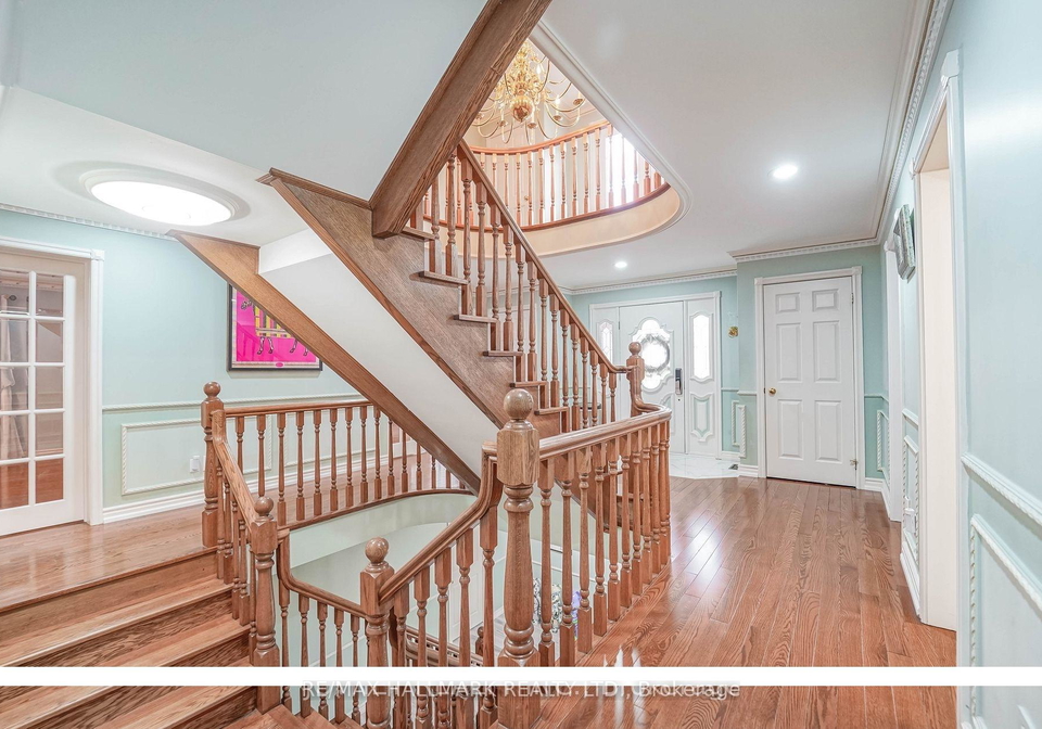 33-oatlands-crescent-richmond-hill-ontario-n13139260