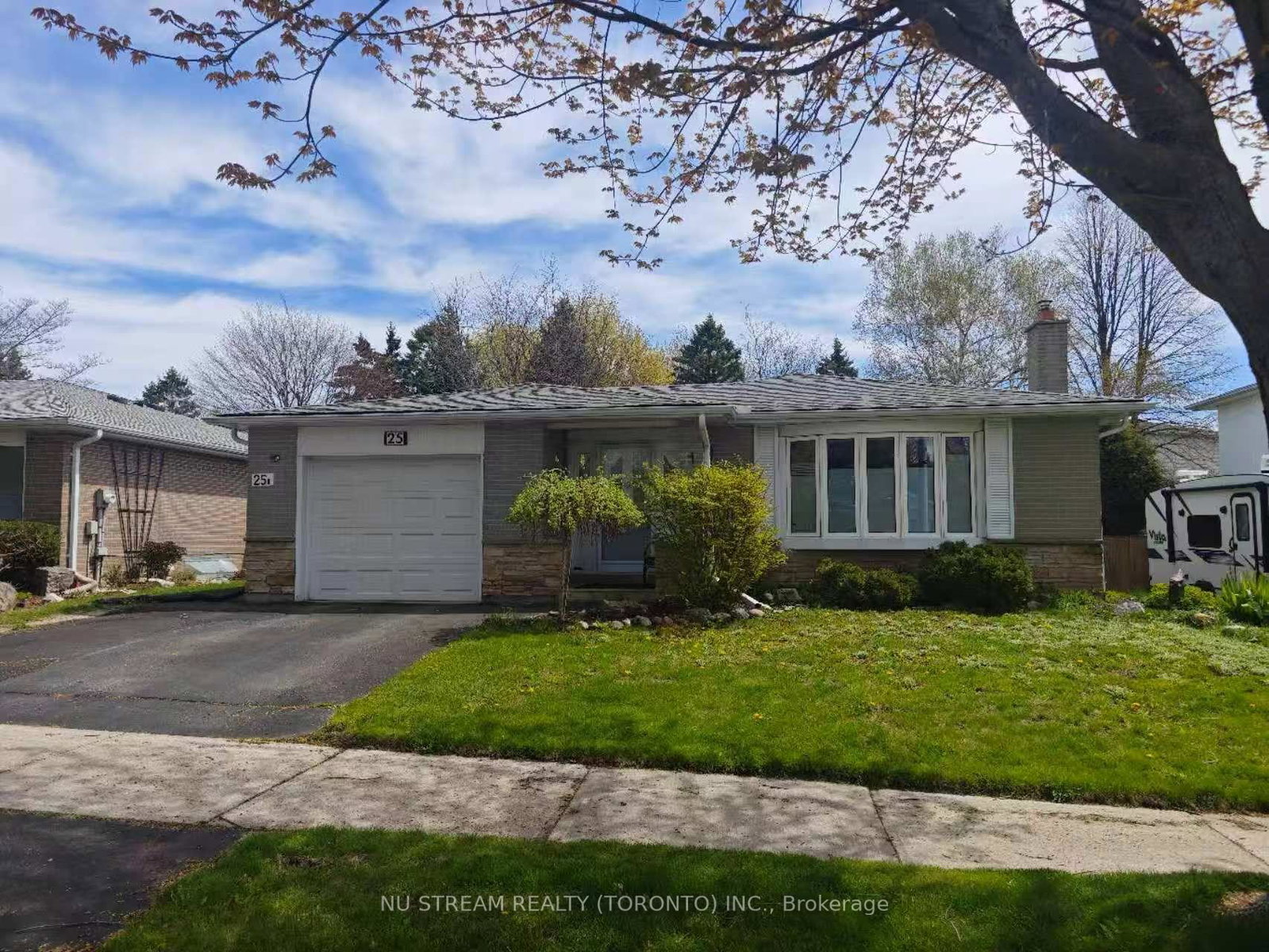 25-bigwin-drive-aurora-ontario-n13139582