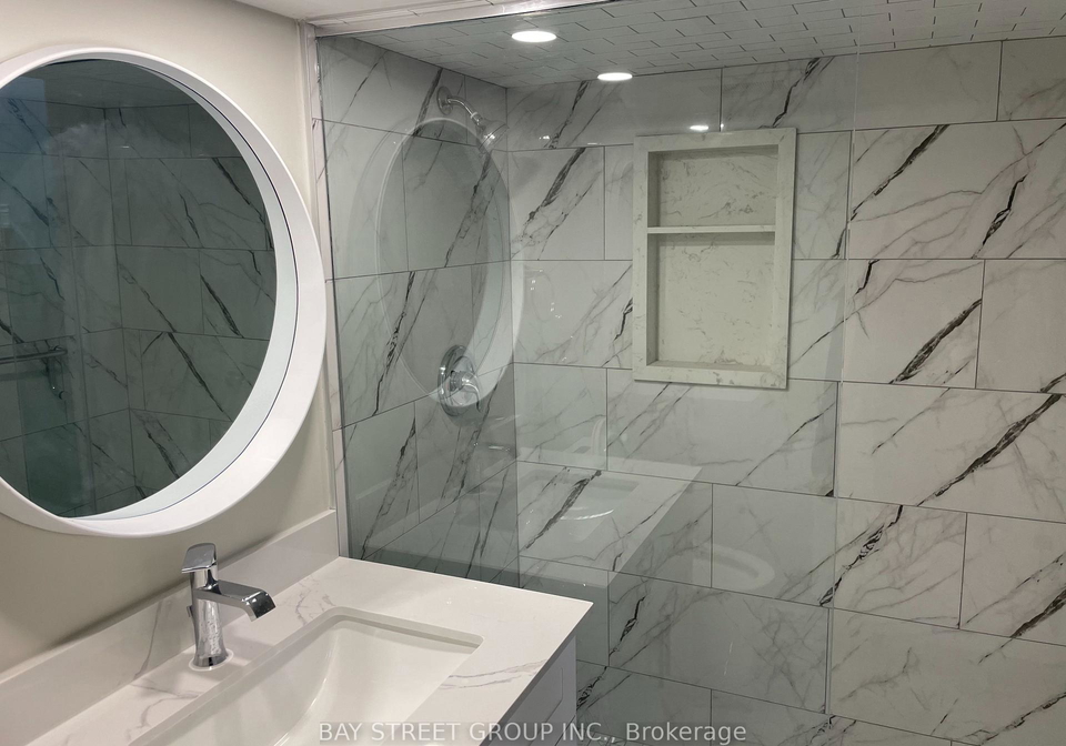 370-centre-street-e-richmond-hill-ontario-n13141334