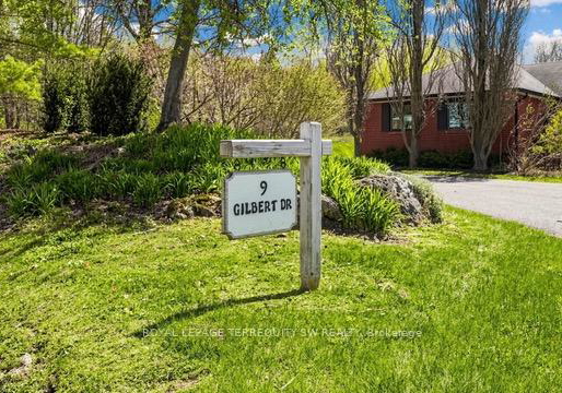 9-gilbert-drive-aurora-ontario-n13142080