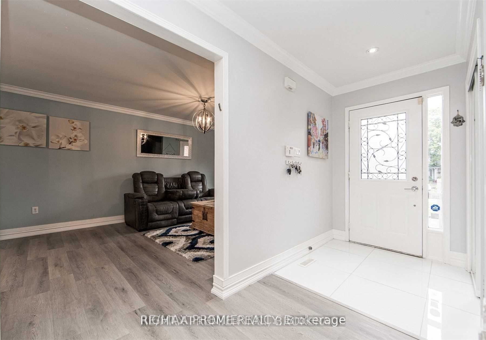 376-kelly-crescent-newmarket-ontario-n13144596