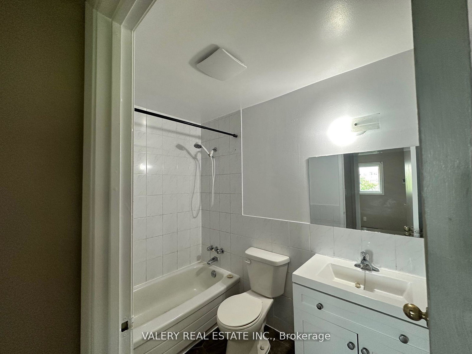9-lowndes-avenue-georgina-ontario-n13144878