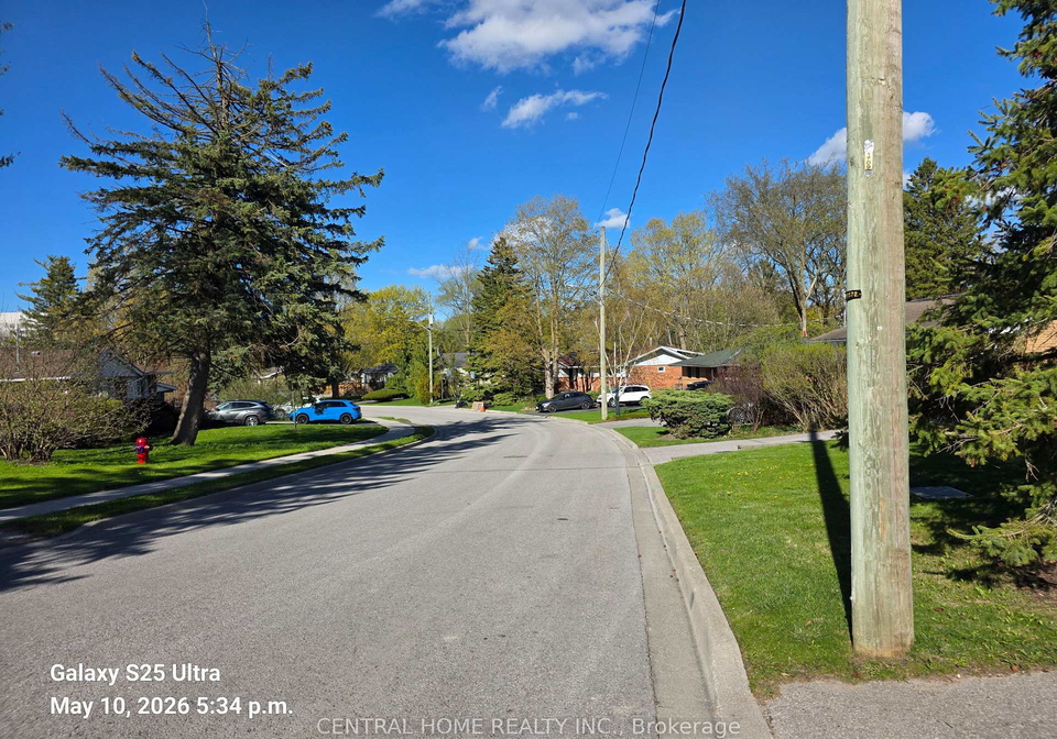 206-parkview-crescent-newmarket-ontario-n13145452