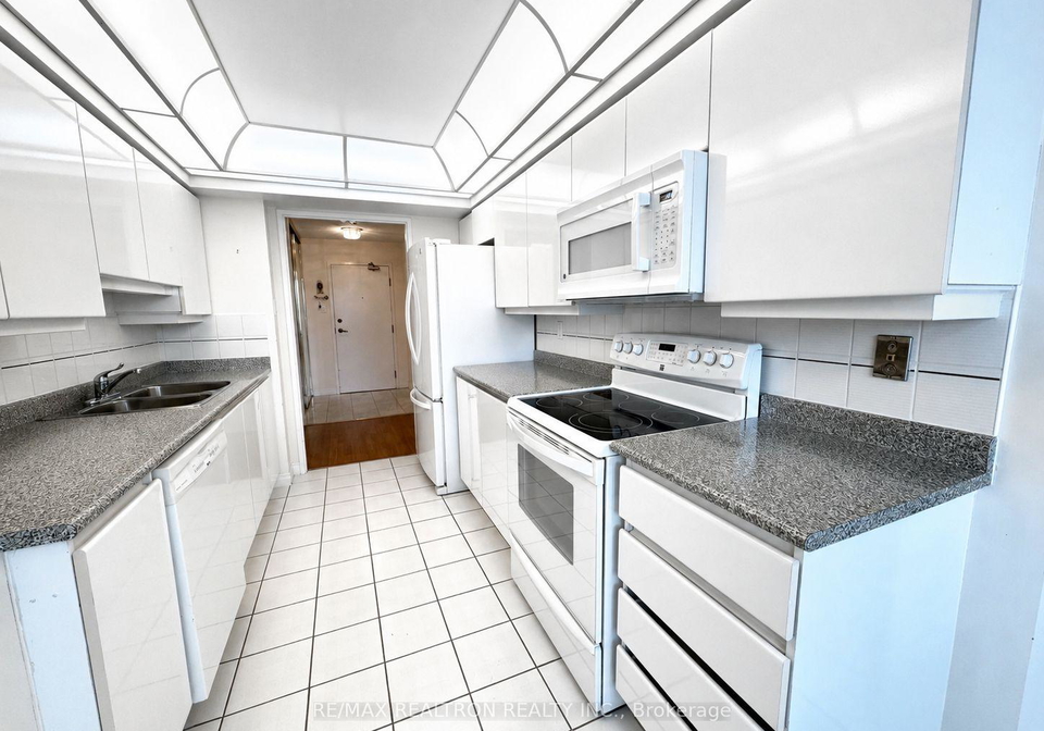 7-townsgate-drive-vaughan-ontario-n13148634
